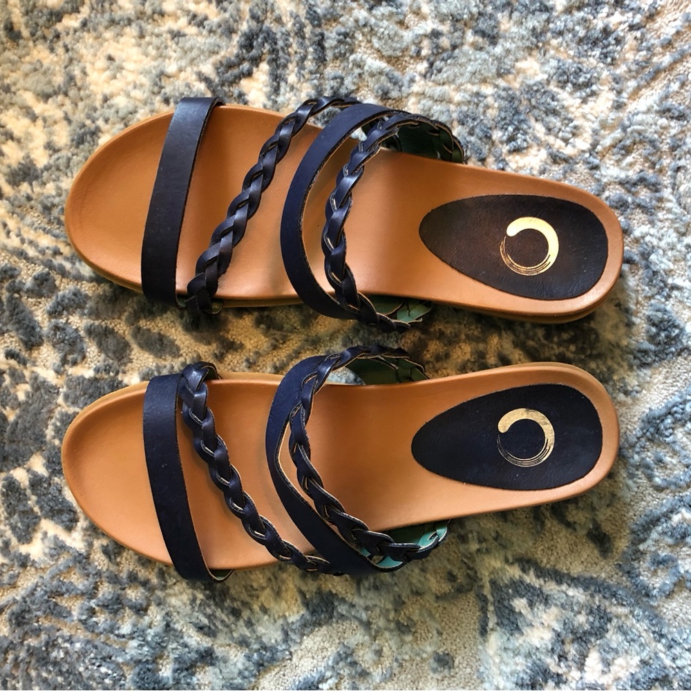 Journee Collection Navy and Tan Sandals